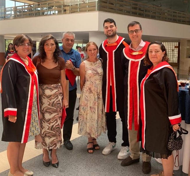 ODTÜ İnşaat Mühendisliği Bölümü 2022-2023 akademik yılı bölüm birincisi öğrencimiz Hüseyin Mert ALKAN 17.07.2023 tarihindeki törende ODTÜ Mühendislik Fakültesi Dekanı Prof.Dr. Tuna BALKAN'dan diplomasını almıştır.Hüseyin Mert'i tebrik ediyor,başarılarının devamını diliyoruz🎓👏🥇