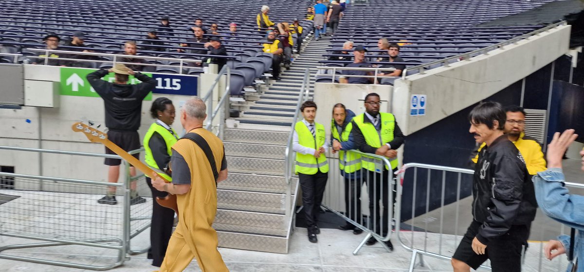 thomas_beament's tweet photo. @tobytarrant Had these 2 walk past me yesterday. No idea where they were going https://t.co/PBk8xxZYOy