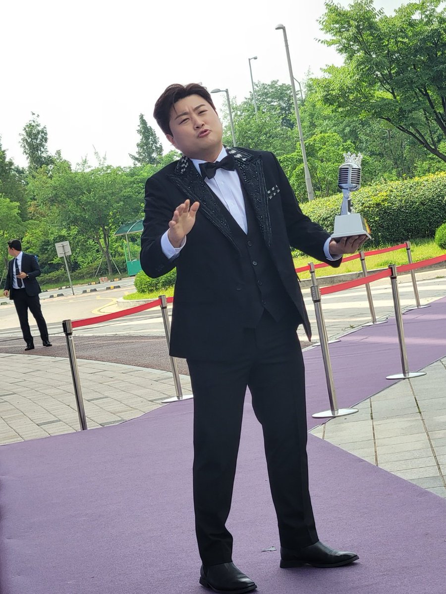 김호중 경이롭고 빛이나는 가수입니다
김호중_불후의명곡_왕중왕전_우승
불후킹호중
#선곡귀재김호중_불명왕중왕전_우승축하해