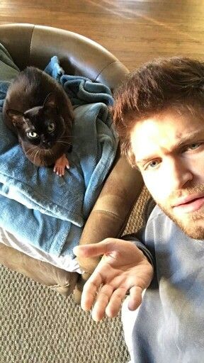 jensensgirl3's tweet photo. Happy birthday to @keeganallen 🥳🎊🎉🥰I only know him from Walker. He is a very talented and caring man, sending him all the love and a hug his way. #HappyBirthdayKeeganAllen #LiamWalker.#WalkerFamily https://t.co/kw5itO3ZbH