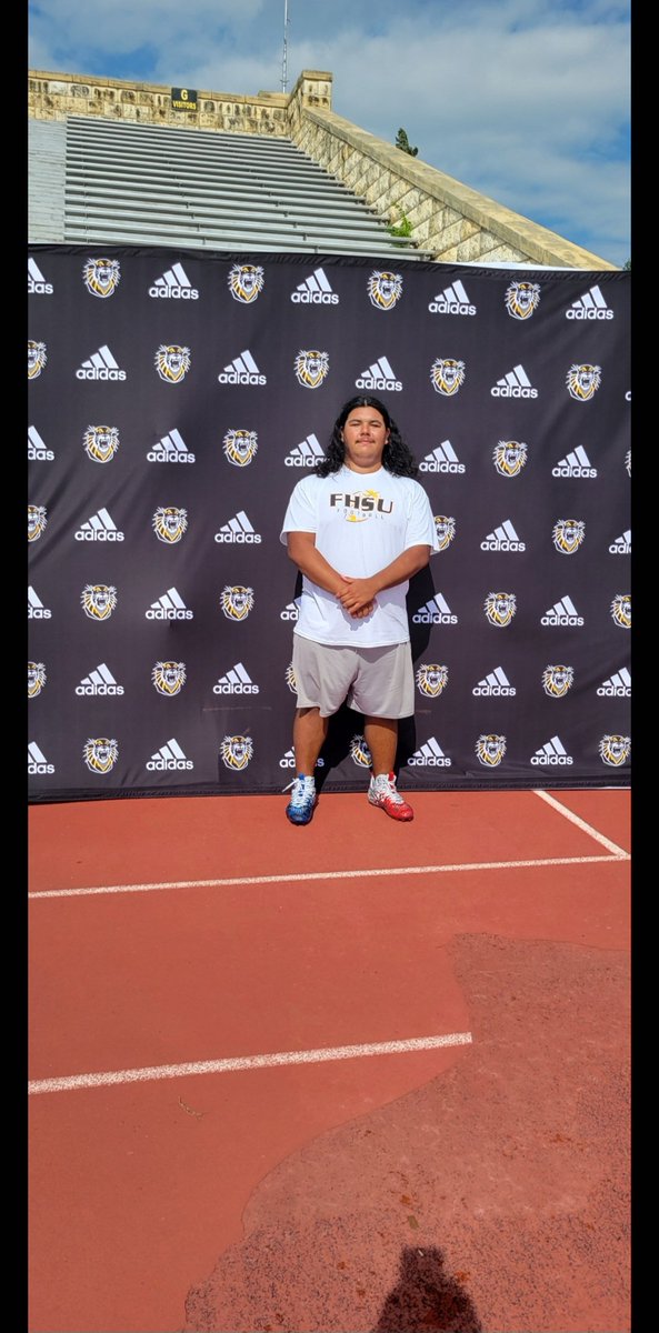 Huge thanks to <a href="/FortHaysState/">Fort Hays State University</a> <a href="/HCFHSUFB/">Coach Brown 🐯🏈</a> and all the coaching staff and players at camp yesterday day, it was a great time and experience.