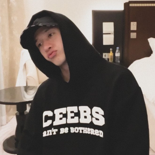 ekfuentz's tweet photo. appreciation post for mr.sungit 🙄 first of all ang pangit mo (pogi mo pakiss haha). just wanna say thank you for everything kahit always masungit ka, hirap soyoin pag tinotoyo 🙄 anywayss~ nasabi ko na to sa dms pero gusto kita, calix ko. i love you so much ! 💚 https://t.co/d9agfY0MSU