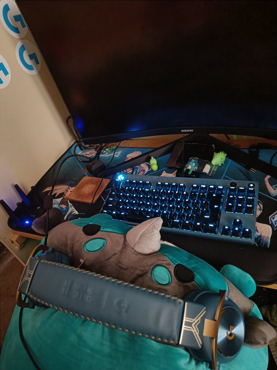 myuussia's tweet photo. @JaidenAnimation Ari already settling into his new home, he is already using my partner gaming set up. He wasn't too pleased 🤣 https://t.co/o0nRCQiH9S