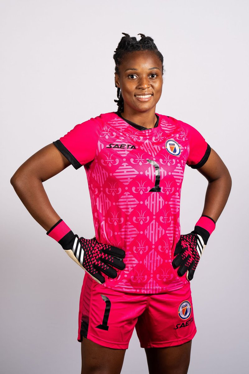 Haiti goalkeeper Kerly Theus made TEN saves against England today. She also saved Stanway's initial penalty but was unlucky to be beaten after the ref ordered a retake. She may have lost (1-0), but she's won our collective hearts ❤️

#WomensWorldCup