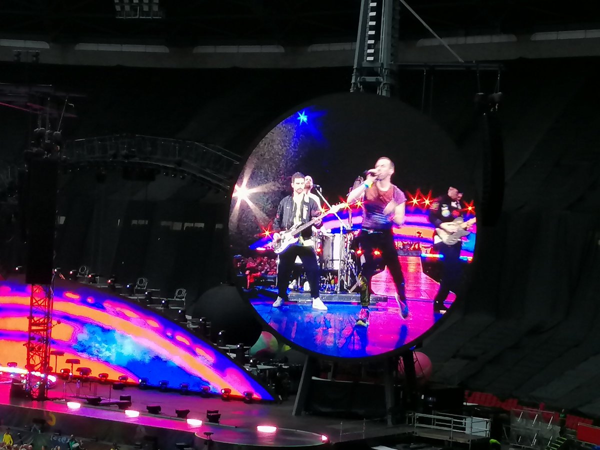 Ook vandaag nog aan het nagenieten van het concert van #Coldplay in de #JohanCruijffArena in #Amsterdam. Alle Cd's uit de kast gehaald. Wat een superconcert en geweldige ervaring. Vooral om dit met onze zonen te doen.