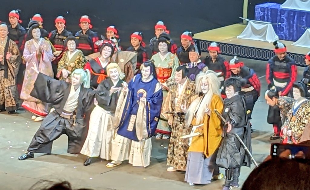 少し前の公演になりますが、とうらぶ歌舞伎のレポと下手くそながら撮った写真です〜(※ネタバレ注意) 初めての歌舞伎でしたがとても楽しかったです!!ありがとうございました🙏