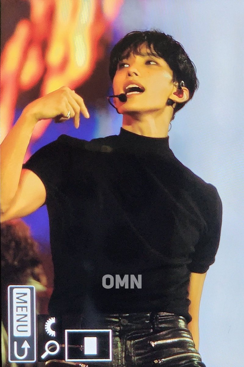 qtdkyeoms's tweet photo. HOW CAN SOMEONE BE SO DANGEROUS IN SHORTSLEEVED TURTLENECKS https://t.co/GTJw0H5ue1
