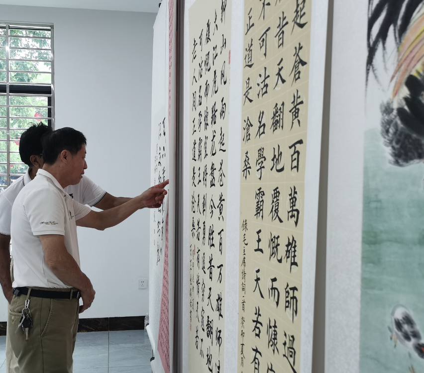 HainanToday's tweet photo. Do you like #Chinese #art? A #college #painting #exhibition in #Hainan #Wenchang kicked off!
🎨There are many young #calligraphers and #painters here, as well as many local calligraphy and painting masters. The beautiful brushwork of these works does not show their thoughts! https://t.co/YDqVlqRTBT