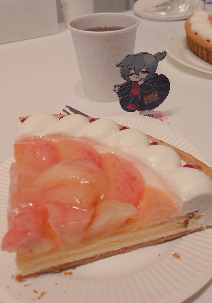 「というわけでケーキホール食いオフ〜維伝鑑賞会初見の悲鳴を添えて〜でした!最高に美」|散骨のイラスト