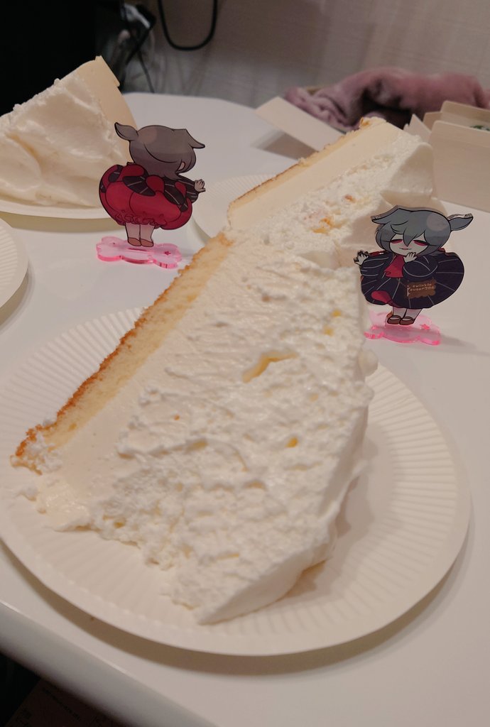 「というわけでケーキホール食いオフ〜維伝鑑賞会初見の悲鳴を添えて〜でした!最高に美」|散骨のイラスト