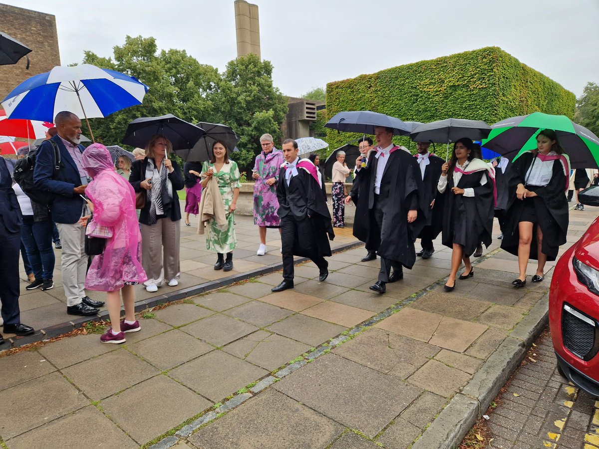 Smiles and congratulations to all those graduating and celebrating the end of their studies @ChurchillCol today, whatever the weather! Enjoy the day & keep in touch 😍 #CambridgeAlumni @Cambridge_Uni