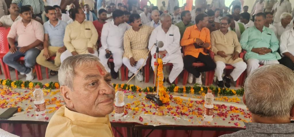 अलीगढ़ के कासिमपुर और मडराक  में वृहद् वृक्षारोपण अभियान  के तहत वृक्षारोपण किया एवं पौधों का वितरण किया। इस अवसर पर कार्यक्रम को संबोधित किया।