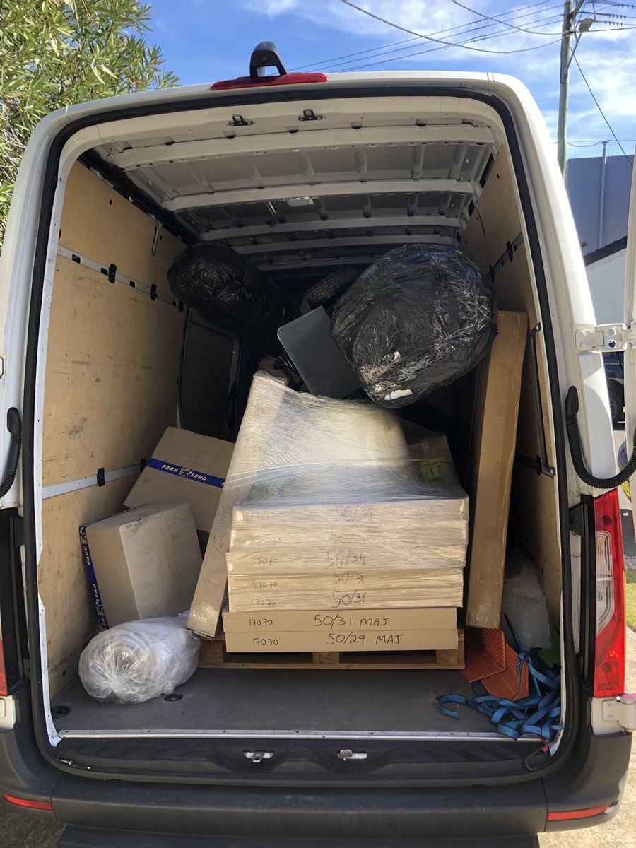 When parking becomes tough for a large truck ……… time to use a ‘man with a van’ to deliver our baths 👍👍

#innerbath #bathinsert #innerbathsydney #bathrepair #bathupgrade #bathboss #freight #noparking #bathliner #manwithavan