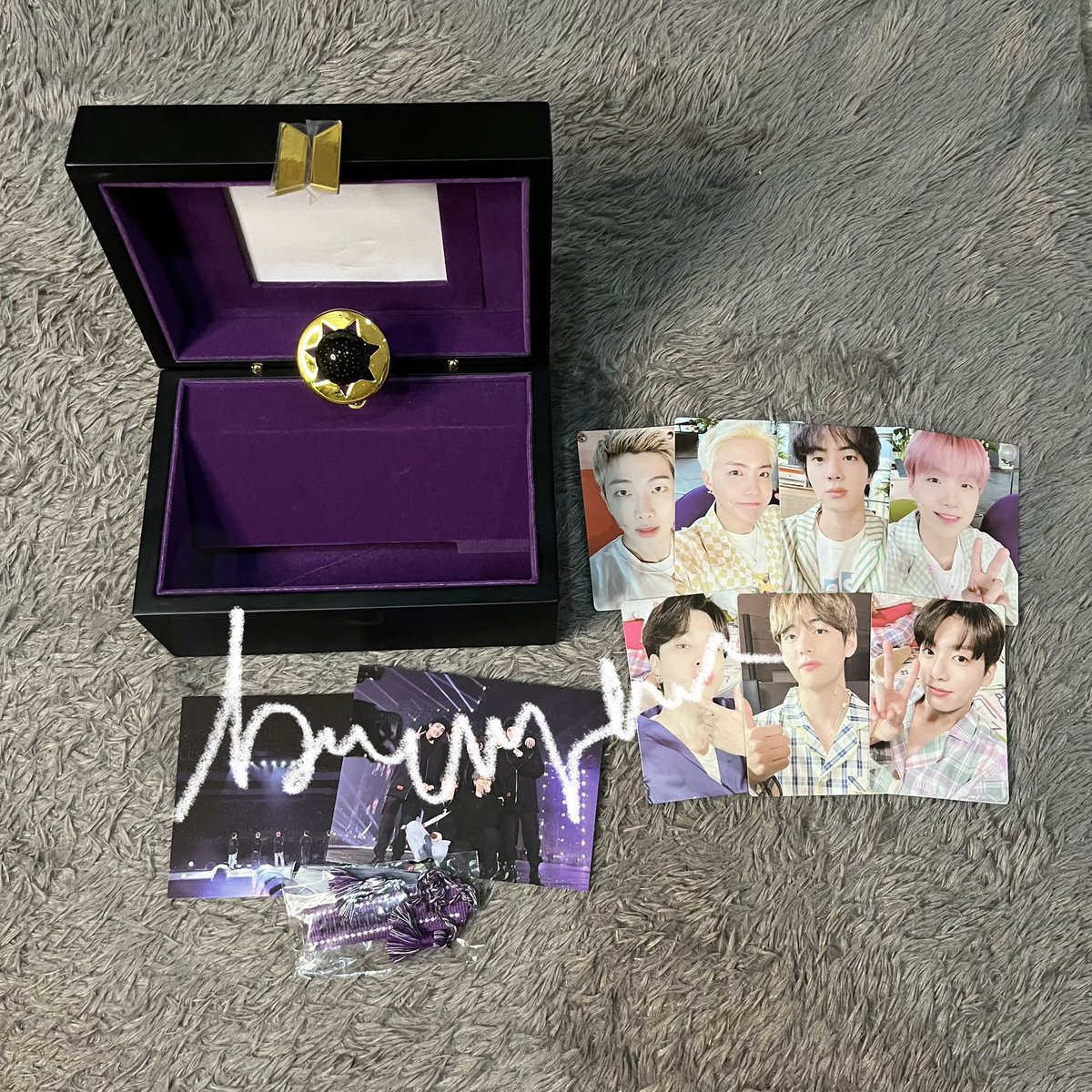 bucinjjkookie's tweet photo. HELP RT💜 
WTS — want to sale✨

MERCH BOX 6 — (OUTBOX + MUSIC BOX + 2 POSCA)
MERCH BOX 9 — (OUTBOX + ALARM)
‼️PC ISN’T INCLUDED.

💰 offer by DM
❌ exc. pack, adm🍊
🏡 jakarta 
✨condi &amp; claim by dm

‼️no refund/return
🚫hnr will be spill &amp; blocked

t. music box mb 6 alarm mb9 https://t.co/JI3Eipk7IW