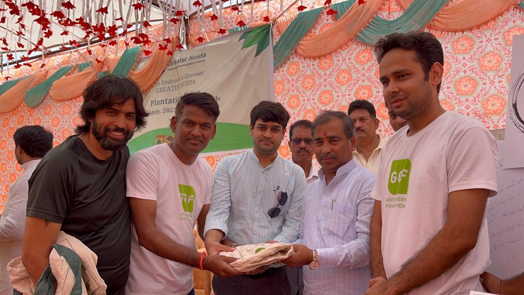 Greater Noida Industrial Development Authority (@officialgnida) on Twitter photo आज दिनांक 22.07.23 को प्रदेश में चल रहे वृक्षारोपण जन-अभियान 2023 के तहत श्री <a href="/BrijeshSinghBJP/">Kunwar Brijesh Singh</a> जी, माननीय राज्यमंत्री, लोक निर्माण विभाग उ.प्र. सरकार ने आज #GNIDA स्थित सेक्टर टेक्जोन-7 में पौधारोपण कर इस अभियान का शुभआरंभ किया। आज दिनांक 22.07.23 को प्रदेश में चल रहे वृक्षारोपण जन-अभियान 2023 के तहत श्री <a href="/BrijeshSinghBJP/">Kunwar Brijesh Singh</a> जी, माननीय राज्यमंत्री, लोक निर्माण विभाग उ.प्र. सरकार ने आज #GNIDA स्थित सेक्टर टेक्जोन-7 में पौधारोपण कर इस अभियान का शुभआरंभ किया।