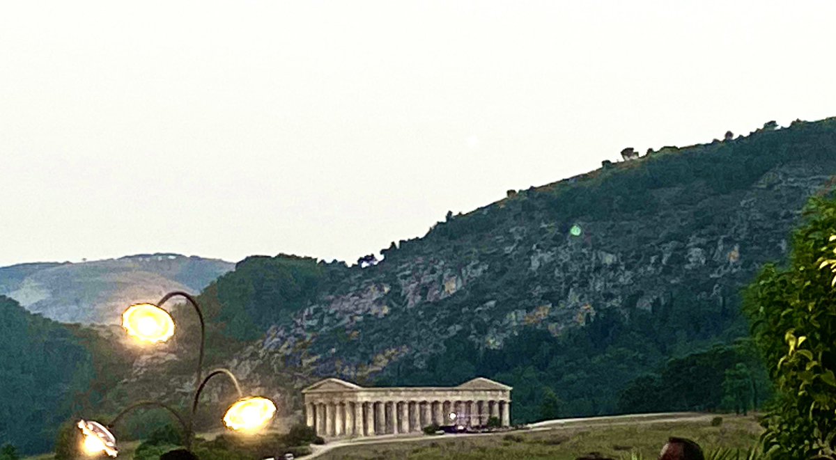 licausilvana's tweet image. #Segesta , l&apos;antica rivale #elima di #Selinunte , si presenta ancora oggi come un vero e proprio labirinto di rovine. Secondo un&apos;antica #leggenda, il nome di Segesta deriva dalla ninfa Egesta che aveva ospitato Enea durante uno dei suoi viaggi.
#Segesta #tempiodorico 🏛️ #Trapani