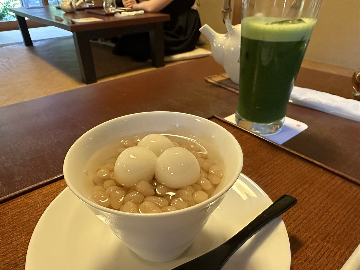 godere_goron's tweet photo. 京都『宝泉』
粒あん豆を残して炊くのがとても難しいらしい
しっかりと残っていて、
荷崩れがしてない。。
食べ終わってもシロップは濁ることなく透き通っていました！！
甘すぎず冷抹茶もほんとに美味しい🍵

写真撮るの忘れたけど無料でもらえる豆がめちゃくちゃ美味かった。。🫘 https://t.co/HGyOrJdXDj