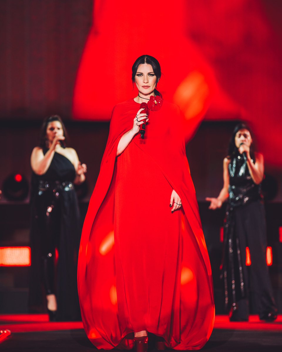 Laura Pausini tweet media