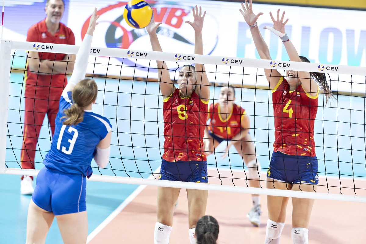 RFEVB's tweet photo. #SelecciónSub21Femenina 🇪🇸🦁Derrota por la mínima ante Eslovaquia 🇸🇰 en el debut de las #MiniLeonas en el clasificatorio para el Campeonato de Europa Sub22 🏆🇪🇺
CRÓNICA COMPLETA ➡️ https://t.co/ANpao5QljK
🔜 PRÓXIMO PARTIDO 👉🏽 Hoy (22/07) a las 20h⏰ 🆚 LUXEMBURGO 🇱🇺 https://t.co/Pm1hWQvGjl