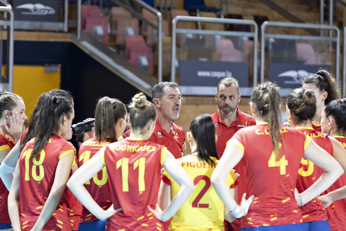 RFEVB's tweet photo. #SelecciónSub21Femenina 🇪🇸🦁Derrota por la mínima ante Eslovaquia 🇸🇰 en el debut de las #MiniLeonas en el clasificatorio para el Campeonato de Europa Sub22 🏆🇪🇺
CRÓNICA COMPLETA ➡️ https://t.co/ANpao5QljK
🔜 PRÓXIMO PARTIDO 👉🏽 Hoy (22/07) a las 20h⏰ 🆚 LUXEMBURGO 🇱🇺 https://t.co/Pm1hWQvGjl
