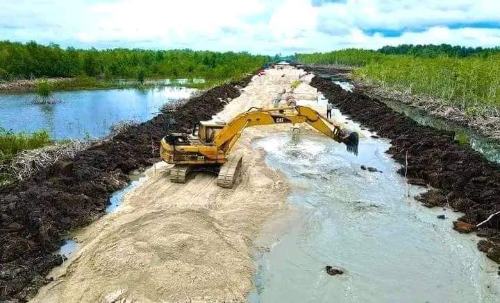 MoniMike8's tweet photo. Nembe-Brass Road: Sand filling progressing well

The Prosperity Government is indeed committed to the construction of Nembe-Brass road. The sand filling is progressing well and Gov. Diri is assured of 2nd term support.

It's Prosperity 2.0!@govdouyediri https://t.co/g46S4byDDU