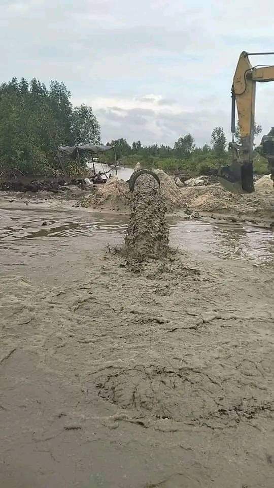 MoniMike8's tweet photo. Nembe-Brass Road: Sand filling progressing well

The Prosperity Government is indeed committed to the construction of Nembe-Brass road. The sand filling is progressing well and Gov. Diri is assured of 2nd term support.

It's Prosperity 2.0!@govdouyediri https://t.co/g46S4byDDU