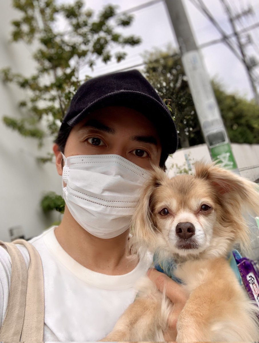 d7xwSLcZhN2vaAq's tweet image. #竹島宏 君 こんばんは🥰
青森Quarter🎤お疲れ様でした
今日は宏君と一緒にシンバ会長も🐾
やっとこのページに来れました🙇

#スポニチ さんに感謝します
🦋涙が溢れて止まりません💦
宏君の"📷皆さんへ"は涼ちゃんのページで見つけました🐶の存在を知ったのは🐶17才の🎂#P64❤️
シンバ会長ありがとね⭐️