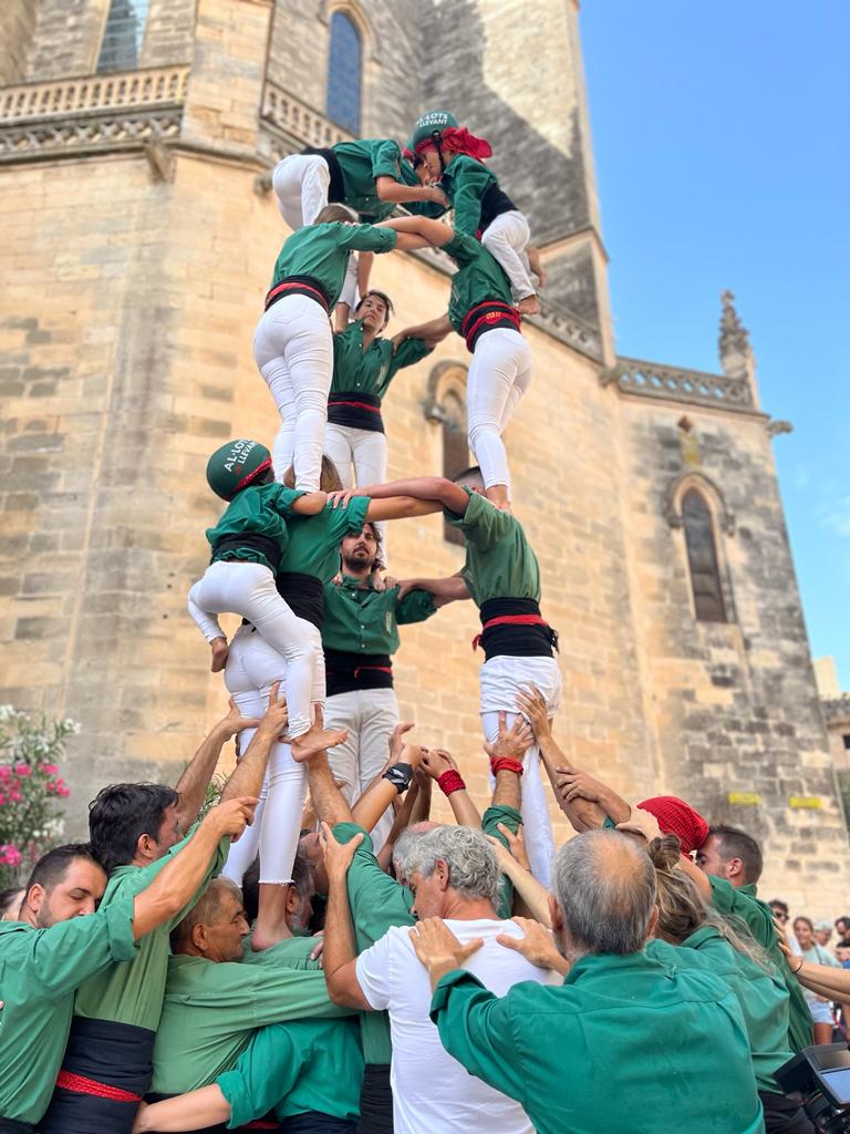 ajManacor's tweet photo. 🌿 Replec de joies, castells i corregudes des Cós ben animats i participats!

🤍 Un de matí de festa pels més petits!

🤍 Gràcies a totes i tots per fer més gran Sant Jaume! Ens veim avui vespre a la Fira Nocturna!
.
.
.
#SantJaumeManacor
#FeimPoble https://t.co/fqZJNX8VcO