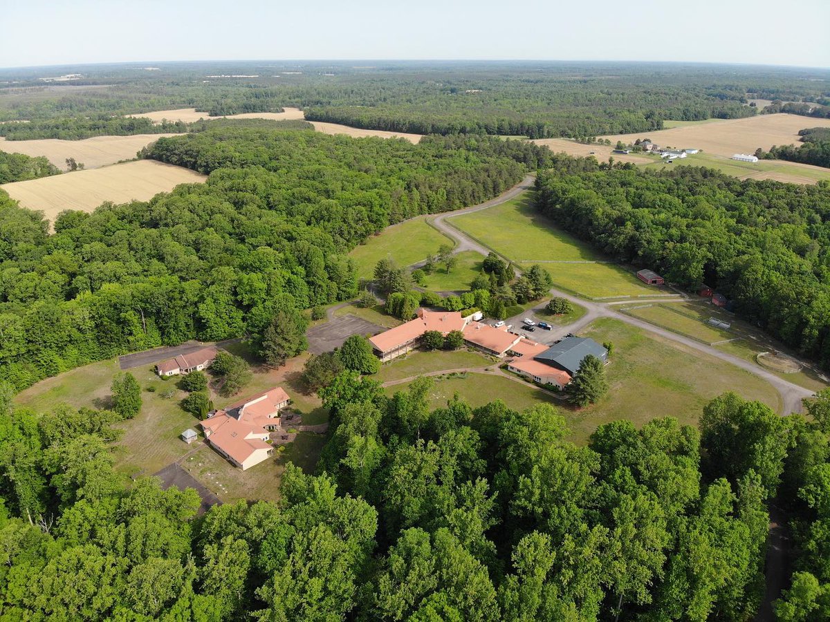 WarriorsHeart22's tweet photo. OPENING SOON, Warriors Heart Virginia!

Property Secured

Join the Mission

Hiring ALL positions.

Reach out to: kayle.christian@warriorsheart.com

#veteranowned #pts #warriorshealingwarriors #strengththroughhealing #virginia #recoverynurse #addictionprofessional #hiring https://t.co/3O2jDrCNXZ