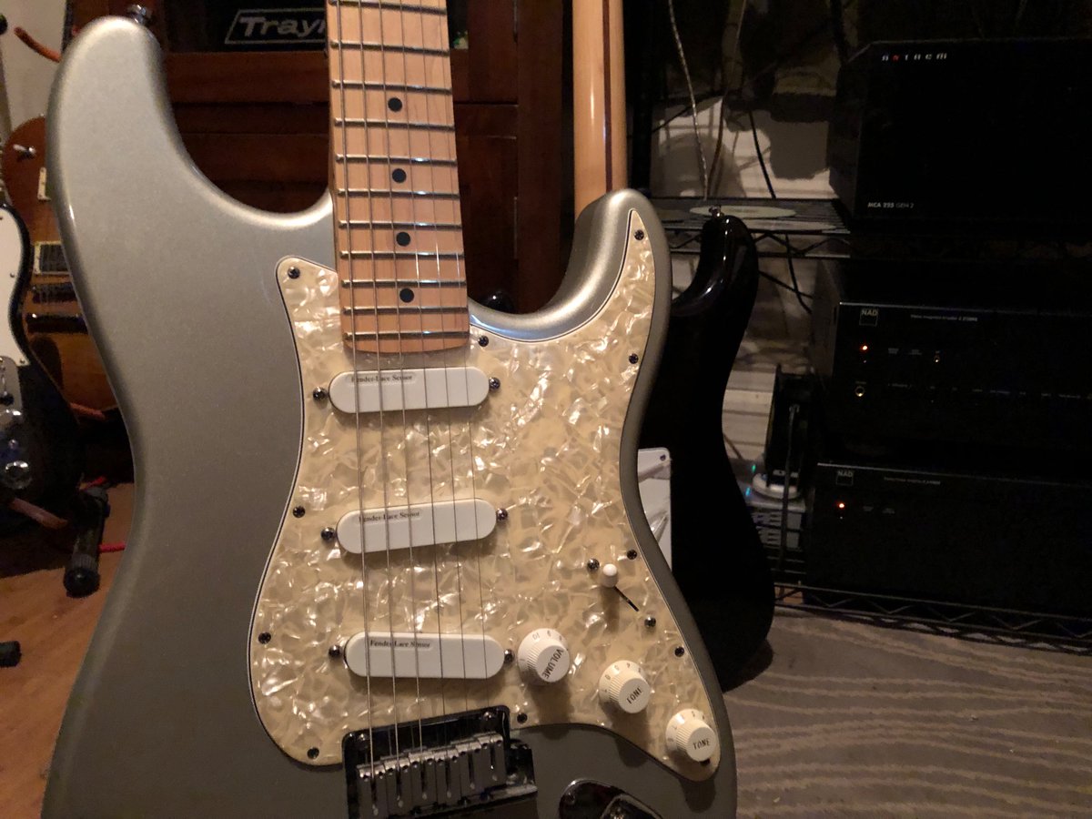 malech_rod's tweet photo. Happy Straturday!! ☕️☀️🎶🌴
1997 Strat Plus, this is the best condition Strat Plus I’ve ever seen. It was left in a case for around 20 years!! ❤️🎸
Hope everyone has an amazing day!! 👍🌎
#fender #straturday #stratplus https://t.co/LktQ0tvJsU