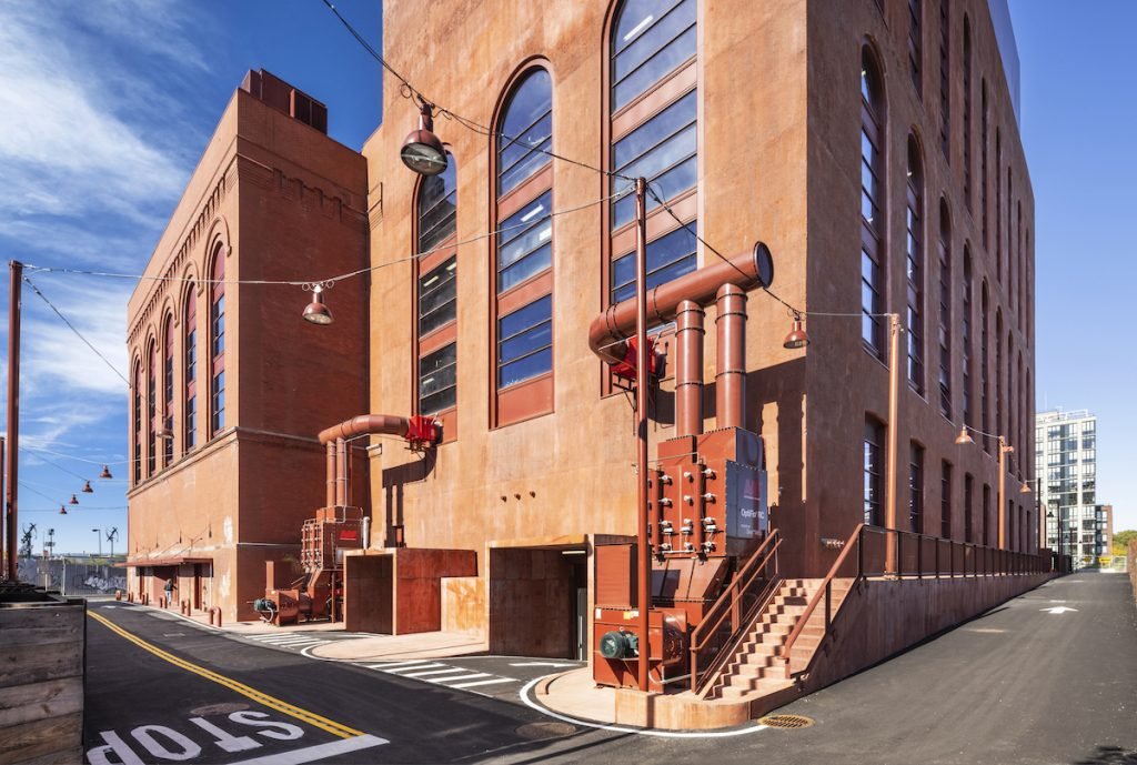 goldshaw2's tweet photo. The Powerhouse Arts, a non-profit venue providing local artists with production facilities, recently opened in a refurbished industrial building in Brooklyn, New York. 
#artworkอซทซ #artworks #artwork #artistsontwitter #artists #art #Saturday #SaturdayThoughts #goldshaw https://t.co/RkjPqO64IS