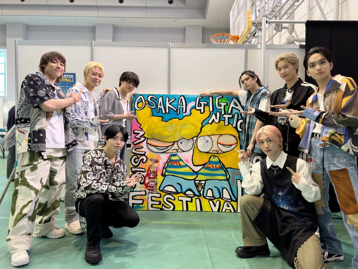 mazzel_official's tweet photo. 「OSAKA GIGANTIC MUSIC FESTIVAL 2023」
関西出身メンバーが3人いるMAZZEL、初の関西フェス出演❤️‍🔥
ありがとうございました！
この後も #ジャイガ をお楽しみください！

📹Vivid -LIVE- 
https://t.co/L8jWhyIjTf

#MAZZEL https://t.co/E51N6WYT9O