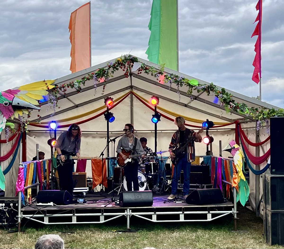 NiqStencil's tweet photo. A long thread, re. Penn Festival Friday:

Probably best to point out that I don’t really like festivals (with the exception of Towersey), or festival goers, for that matter - preferring gigs with music fans. /1
#PennFest https://t.co/hxx4eZjomJ