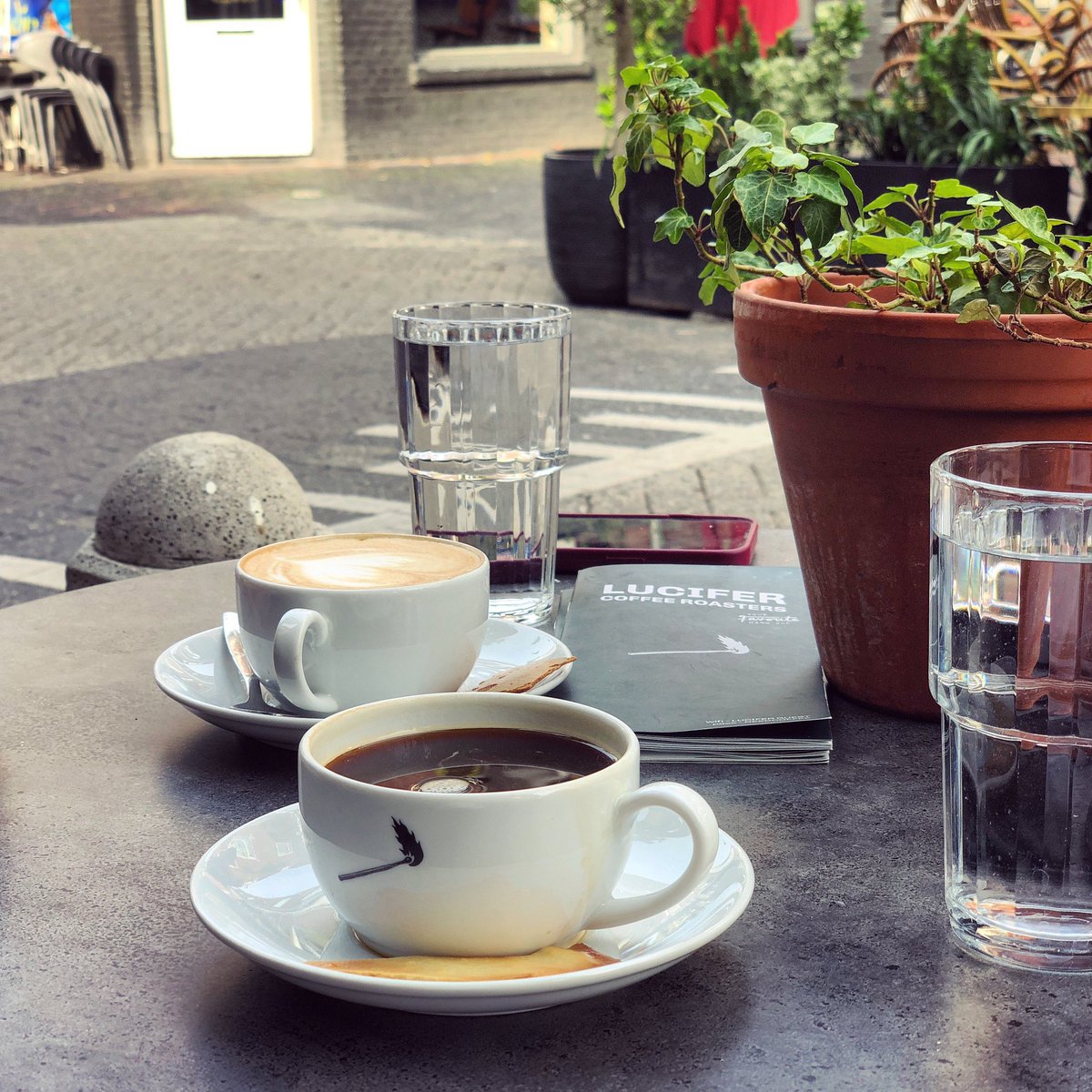 CoachSander's tweet photo. #earlysaturdaymorningcoffee... met @josephine_met_liefde... :-)
#myview #coffee #koffie #Lucifer
#KleineBerg #Eindhoven
.
.
.
#coffeehouse #coffeegram #coffeelover #coffeeholic #coffeelove #coffeelife #coffeetime #coffeeaddict #earlysaturday #saturdaymorning #saturday https://t.co/G5IHXuSfDa