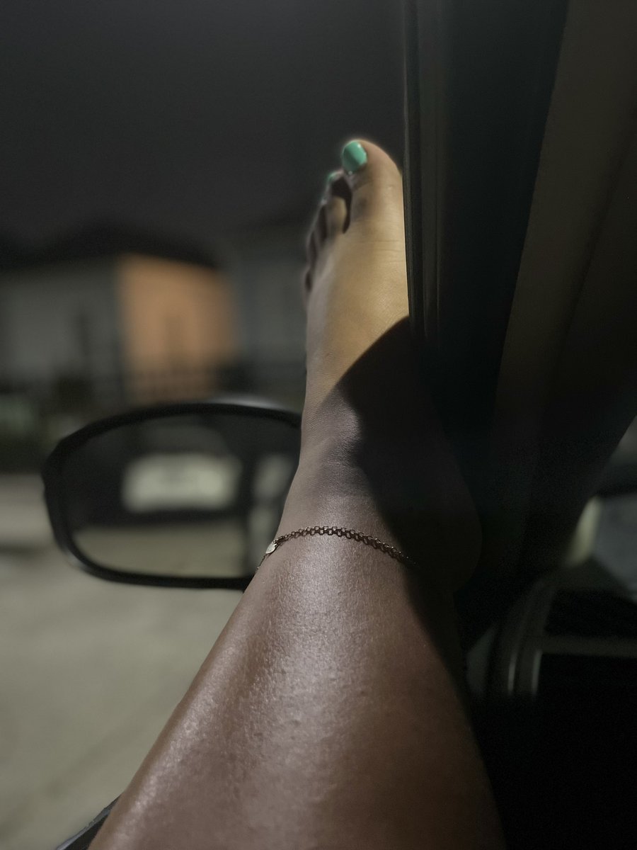 perro21037's tweet photo. Late night convos🌙🌌✨ #feet_lover #feet #toes https://t.co/mifghp9m8Z