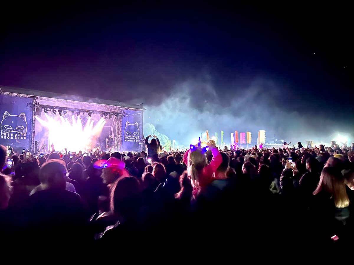 RimaAbdulMalak's tweet photo. Mieux qu’Ibiza, mieux que Coachella, le festival d’Aulnoye ! Les nuits secrètes : 21 ans de surprises, d’émotions et de découvertes au cœur de l’Avesnois. 3500 jeunes des Hauts-de-France peuvent s’y rendre cette année grâce au Pass Culture. https://t.co/Uf6TFdNp9a