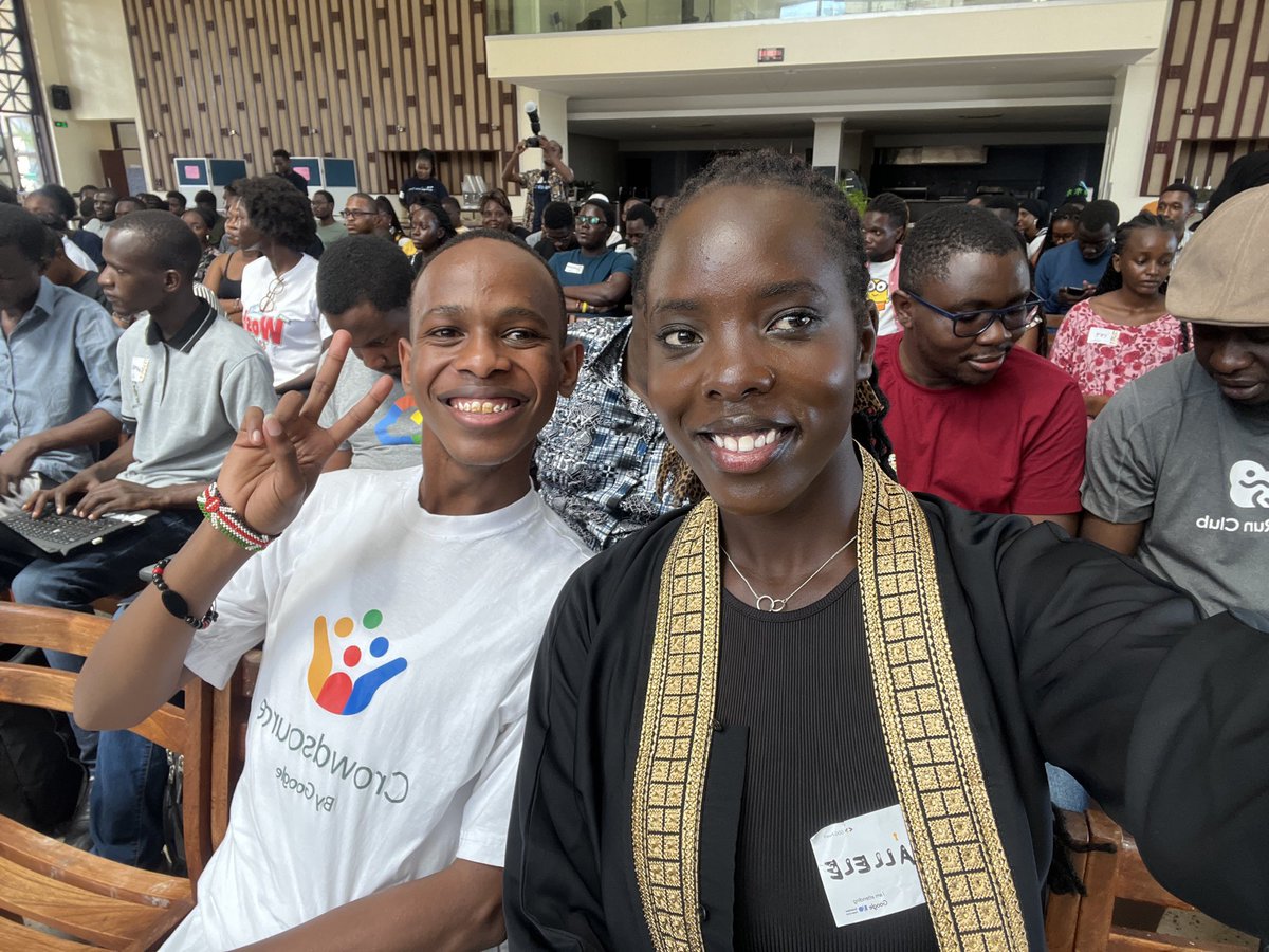 Met a celeb @Kai_mwanyumba ..He will be leading a session on Machine Learning and has been actively contributing to Google Crowdsource 
#GoogleIOExtended 
#IOExtendedPwani 
#IOExtended23 
#GoogleCrowdsource
