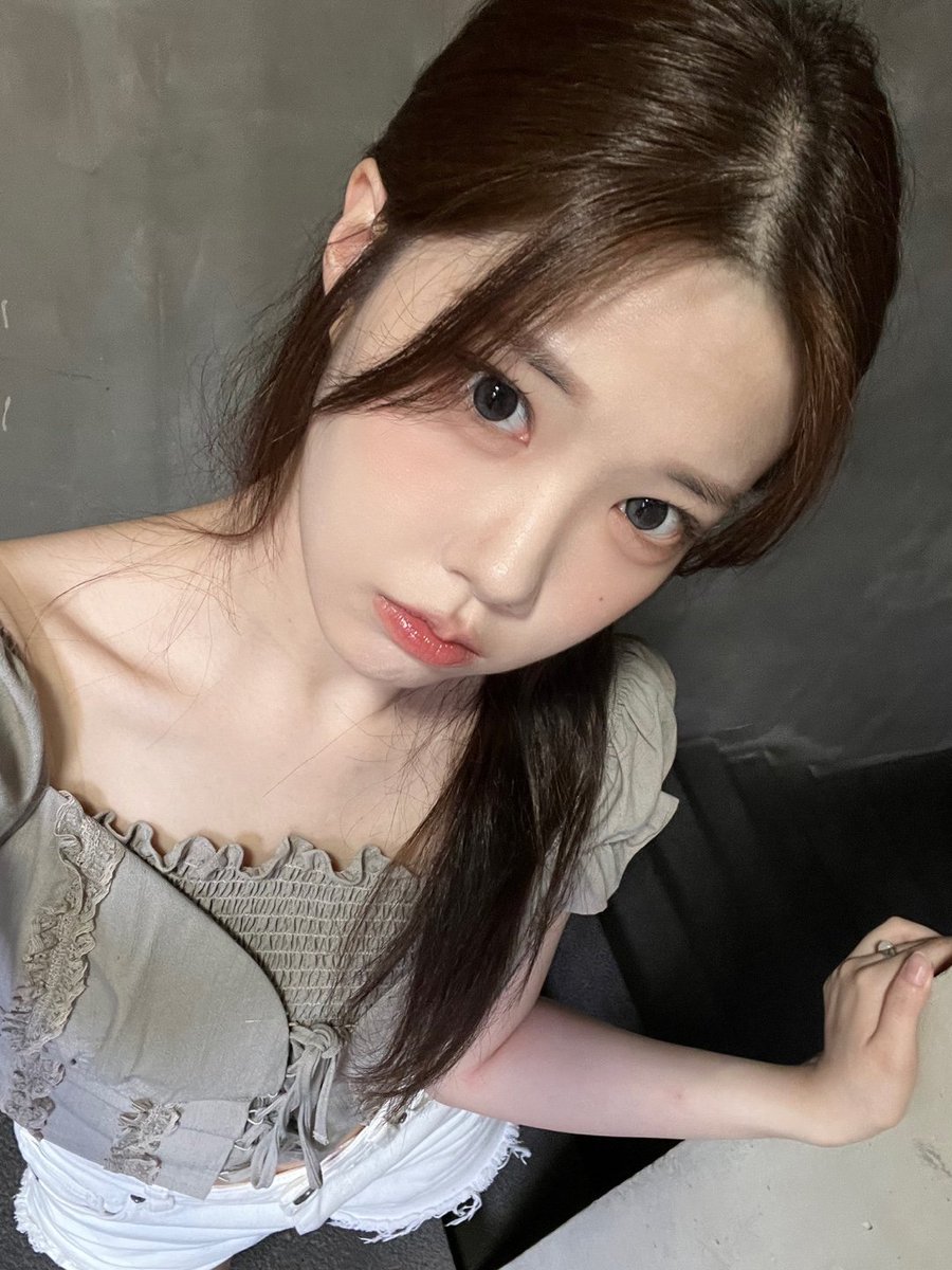 member_classy's tweet photo. [#채원]

다들 뭐하시나요오…?🖤🤍

#CLASSy #클라씨
#CHAEWON https://t.co/fNnJSXwzNe