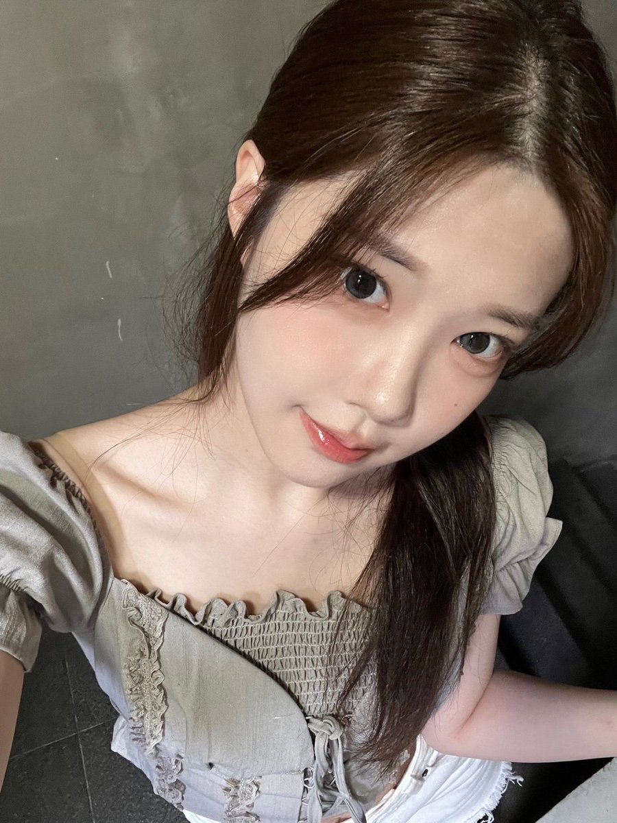 member_classy's tweet photo. [#채원]

다들 뭐하시나요오…?🖤🤍

#CLASSy #클라씨
#CHAEWON https://t.co/fNnJSXwzNe