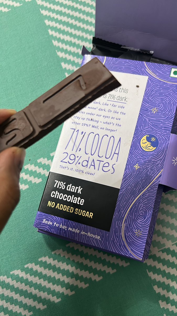 sensitive_pro's tweet photo. Hair in chocolate bar… yuck .. bad standards of packaging #thewholetruthfoods chocolates @amazonIN @Swiggy @letsblinkit donot order from these the chocolate manufacturer Fitshit health solutions in Andheri worst packaging https://t.co/K56VjcThDZ
