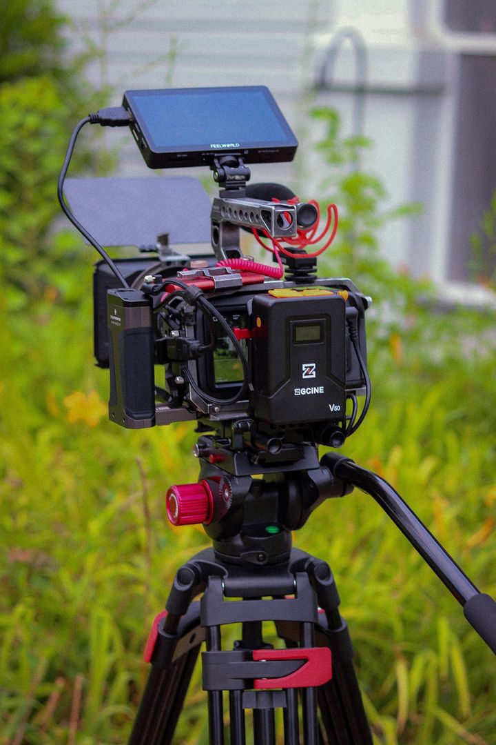 ZGCINE_Global's tweet photo. BMPCC 4K Build 🎥🎥
ZG-V50 Power for Creator🔋 ⚡
#zgcine #zgcinevmount #zgcinebattery #vmountbattery #vmountbatteryplate #vlockbattery #camerabattery #cinebattery #vmountbatteries #camerasetup #camerarig #filmmaker #filmmaking #filmphotography #videography #cinematographer https://t.co/yIfF60Vaxd