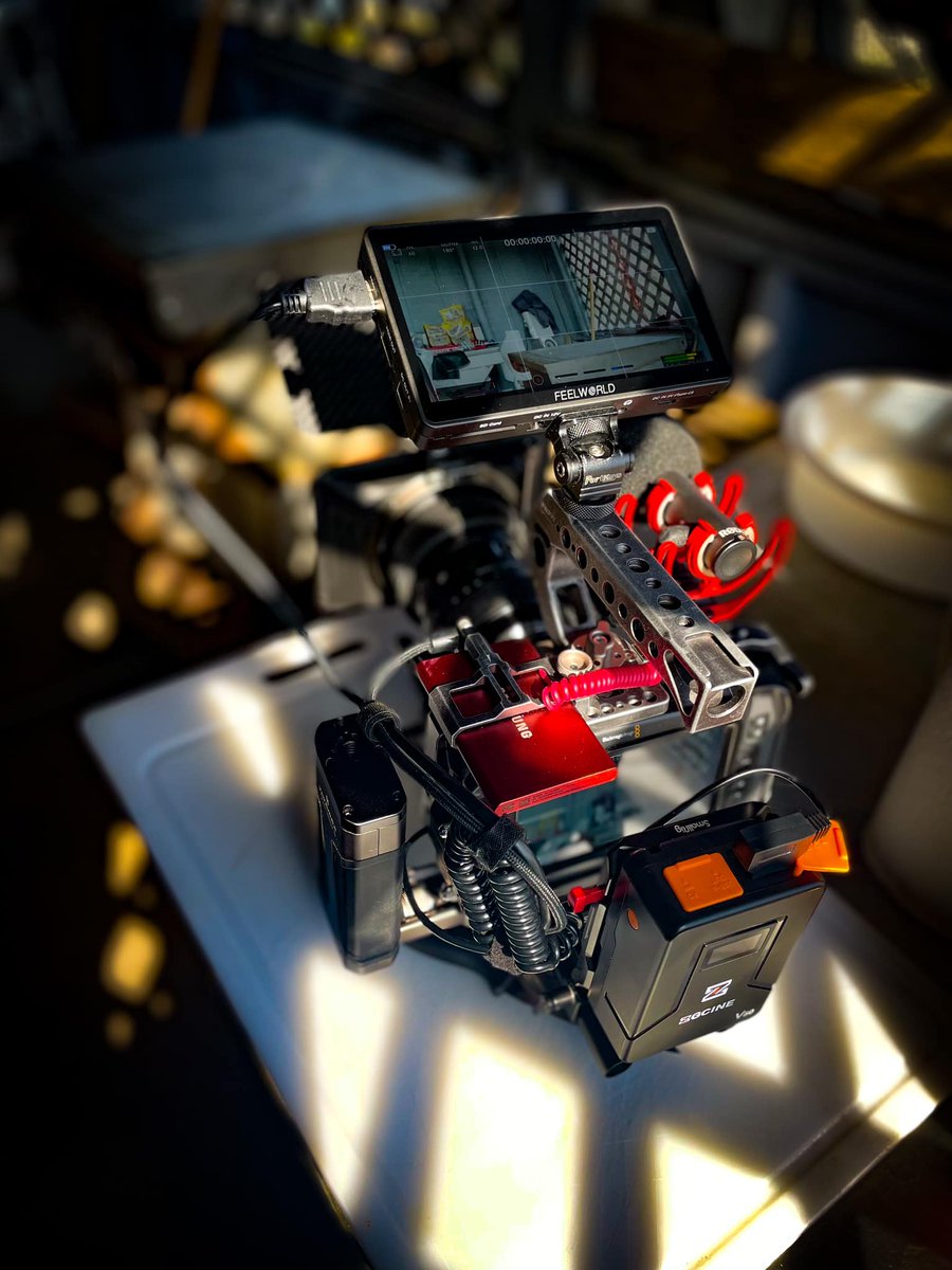 ZGCINE_Global's tweet photo. BMPCC 4K Build 🎥🎥
ZG-V50 Power for Creator🔋 ⚡
#zgcine #zgcinevmount #zgcinebattery #vmountbattery #vmountbatteryplate #vlockbattery #camerabattery #cinebattery #vmountbatteries #camerasetup #camerarig #filmmaker #filmmaking #filmphotography #videography #cinematographer https://t.co/yIfF60Vaxd