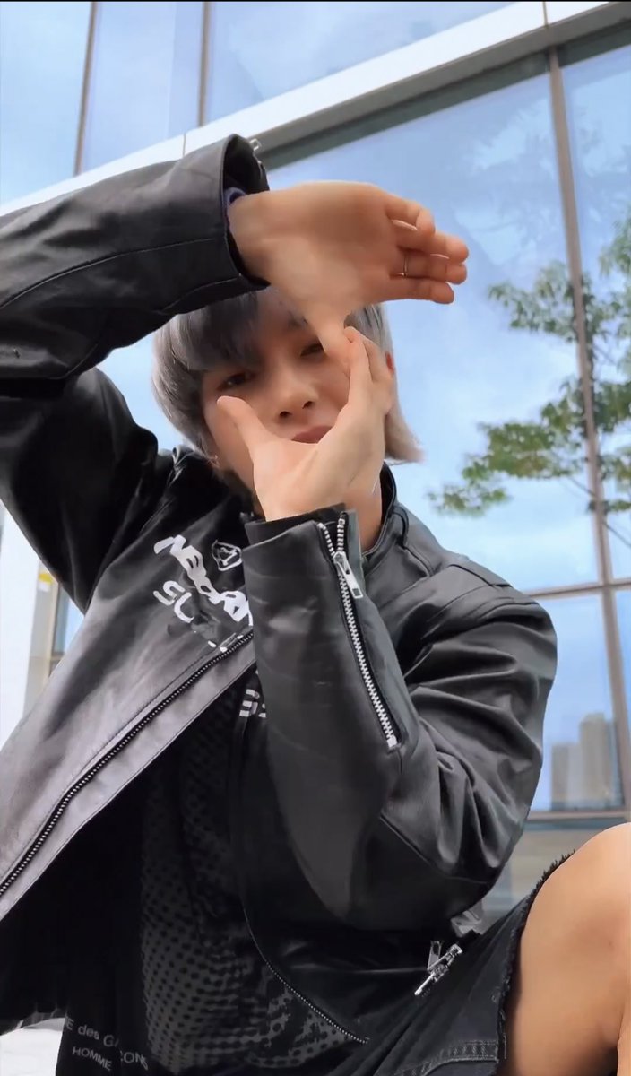 apieceofhrj__'s tweet image. ทุกคนมามุงด่วนๆๆๆๆๆๆๆๆๆๆ อินจุนเป็นคนคิดท่าชาเล้นเพลง SOS อันนี้อะ เท่มาก แล้วเหมือนมีเพิ่มจากวันนั้นตอนท้ายๆๆด้วย เท่โคดๆๆๆ #SOSChallenge