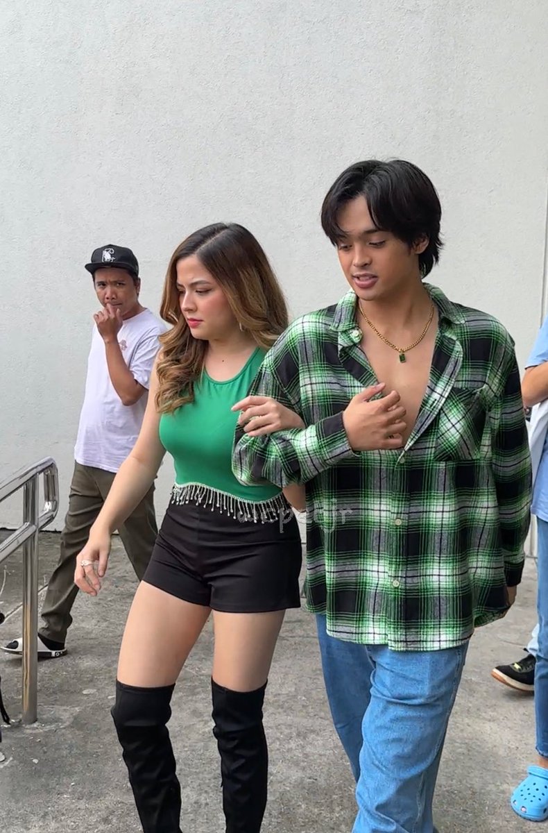 wcpetjr's tweet photo. Kapit lang., kuya kaya mo yan!

Behind the scene
➡️https://t.co/3w2Y80moGG
@alexailacad @kdestrada_ 

KDLEX OnPPP GrandFansDay
#PiraPirasongParaiso https://t.co/6Zzb8Q6GjX