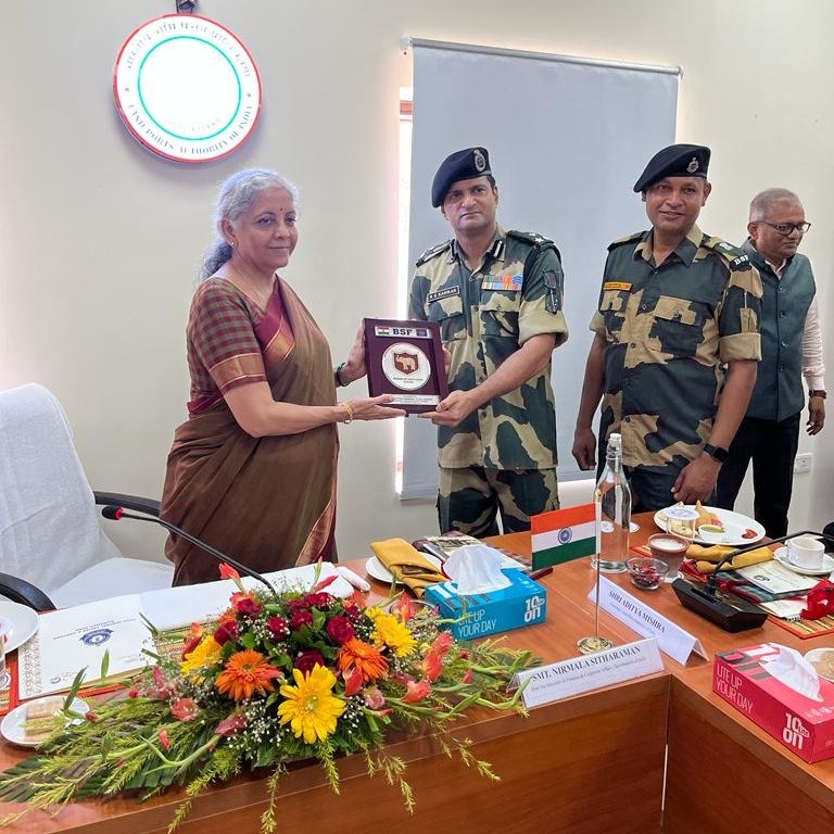 BSF_Tripura's tweet photo. Visit of Hon'ble Union Minister for Finance and Corporate Affairs Smt. Nirmala Sitharaman to Integrated Check Post Srimantapur of 133 Bn #BSF #Tripura 

#FirstLineOfDefence
#GuardiansOfBorder
#NationFirst

@PMOIndia @HMOIndia @PIBHomeAffairs
@BSF_India @BSF_SDG_EC @BSF_SDG_WC https://t.co/2np0HECLAp