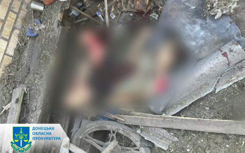 EuromaidanPress's tweet photo. Russian  artillery killed a 9-year-old boy &amp; a 16-year-old girl ten kilometers from the front

Children died due to a direct hit of projectile into a residential building on 21 July 2023. The Oblast head called on parents to evacuate further from the front https://t.co/MpFKbgyPXu https://t.co/Bpxtfraxws