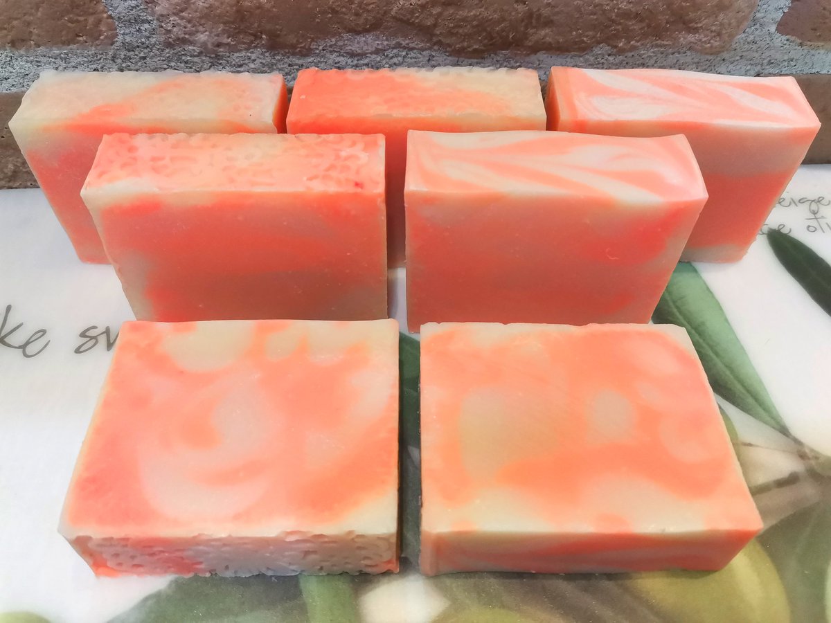 新作オリーブオイル石けん

熟成中ページにアップしました〜
スィートオレンジの香り５個 
8月１５日解禁予定
1個650円 送料2個まで250円3~10個370円
石けんで髪を洗うご相談もどうぞ

bestyle.tokyo/blank-1
#手作り石けん #オリーブオイル石けん #シャンプーやめた #脱合成界面活性剤 #石けんで