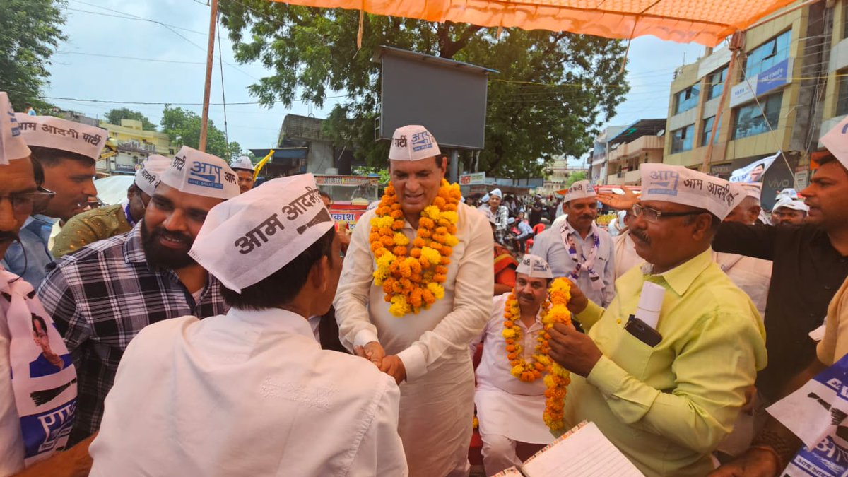 JoonBhupinder's tweet photo. नित्यादिन मध्यप्रदेश में आम आदमी पार्टी का जनाधार मजबूत हो रहा है। आज मध्यप्रदेश के नर्मदापुरम विधानसभा में बदलाव पदयात्रा कर लोगो के बीच आम आदमी पार्टी के जनहित नीतियों को पहुंचाया। माननीय श्री @ArvindKejriwal जी के नेतृत्व में मध्यप्रदेश में पूर्ण बदलाव होने जा रहा है। https://t.co/9mJUQOGOV6