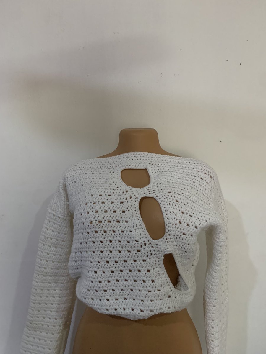 YarnArk's tweet photo. Crochet cropped ripped shirt 🤍 https://t.co/iUcJqfWNOf