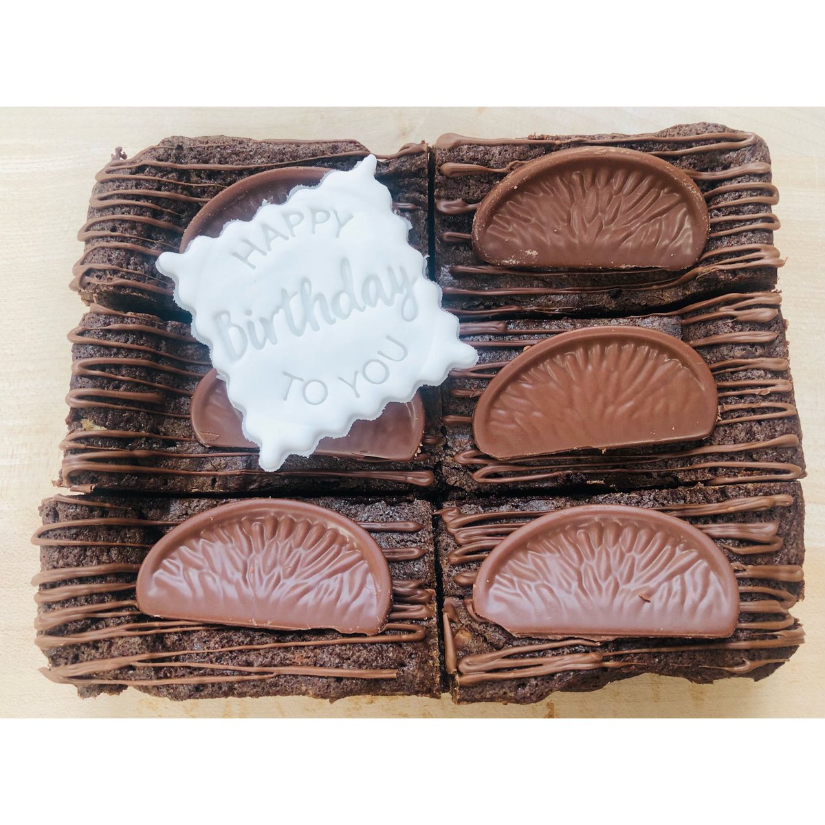 You cannot go wrong with celebrating a birthday with blondies and brownies 🥳 DM me to order. #birthdaybrownies #birthdayblondies #birthday #brownies #terryschocolateorange #blondies #jammiedodgers #raspberryjam #homemade #tastyfood #treatsomeone #birthdayfood #food